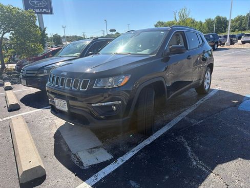 Used 2021 Jeep Compass Latitude w/ Driver Assistance Group AWD/4WD image 2