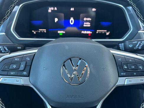 Certified 2022 Volkswagen Tiguan SE w/ Panoramic Sunroof Package image 24