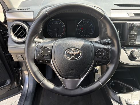 Used 2017 Toyota RAV4 XLE FWD image 18