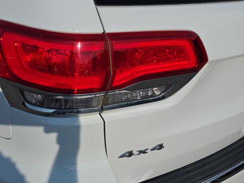 Used 2018 Jeep Grand Cherokee Limited AWD/4WD image 31