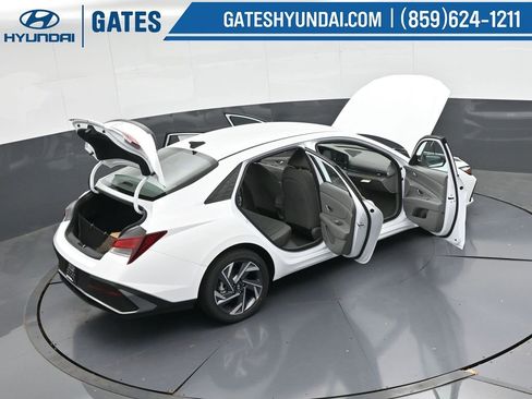 Used 2025 Hyundai Elantra Sport FWD image 55