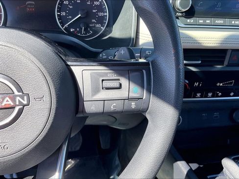 Used 2023 Nissan Rogue SV image 14