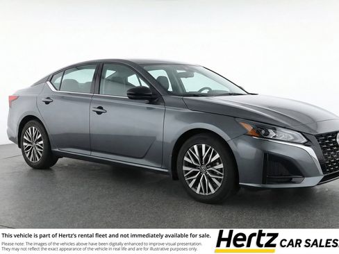 Used 2025 Nissan Altima 2.5 SV FWD image 1