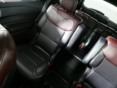 Used 2020 Ford Explorer Platinum w/ Premium Technology Package image 12