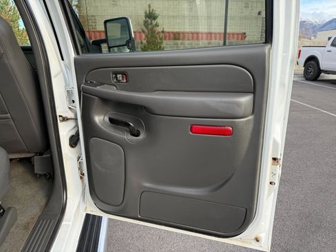 Used 2007 Chevrolet Silverado 2500 LT w/ Heavy-Duty Power Package image 28