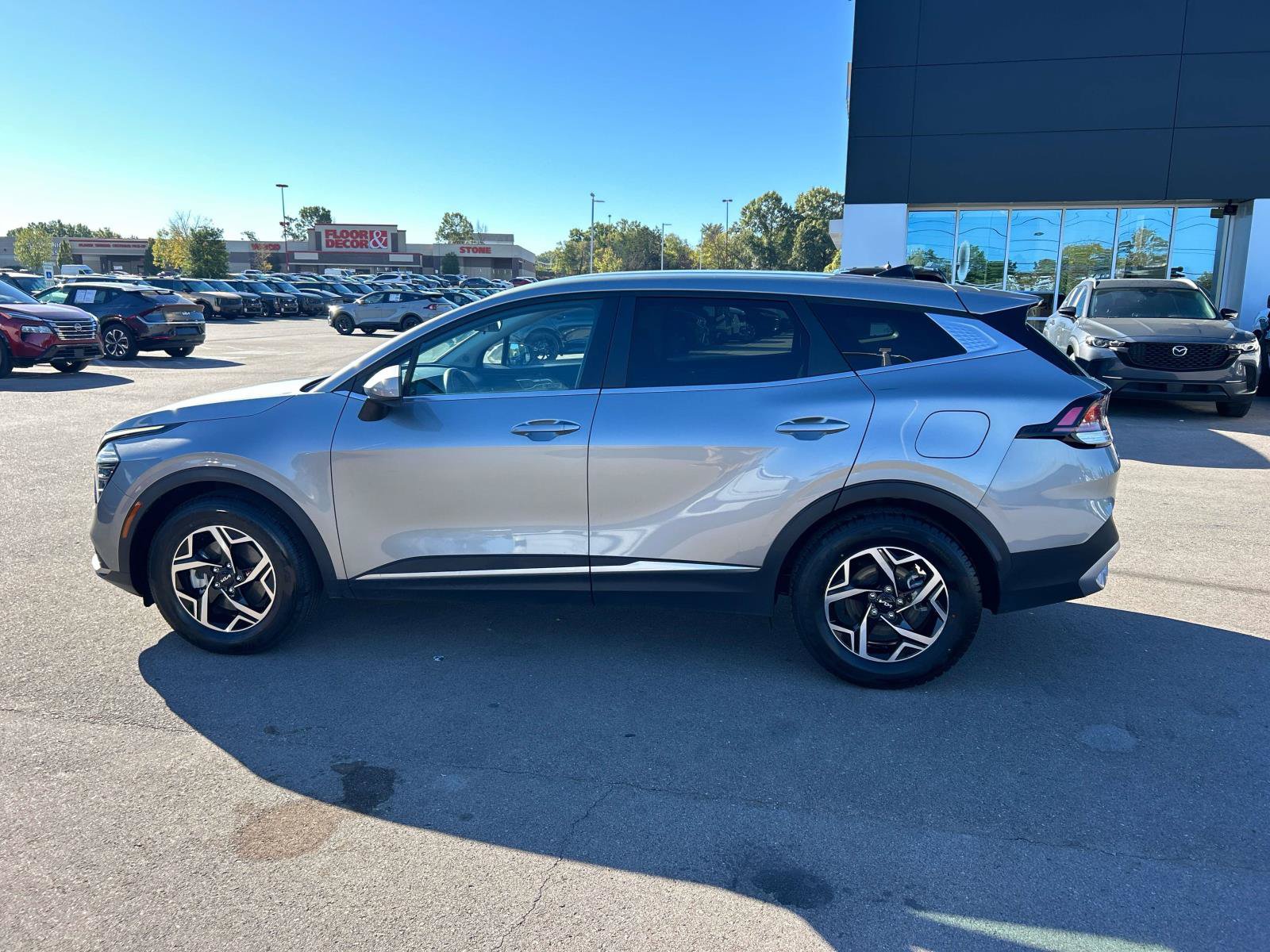 Used 2024 Kia Sportage LX FWD image 6