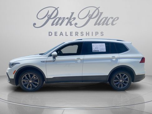 Used 2022 Volkswagen Tiguan SE FWD image 2