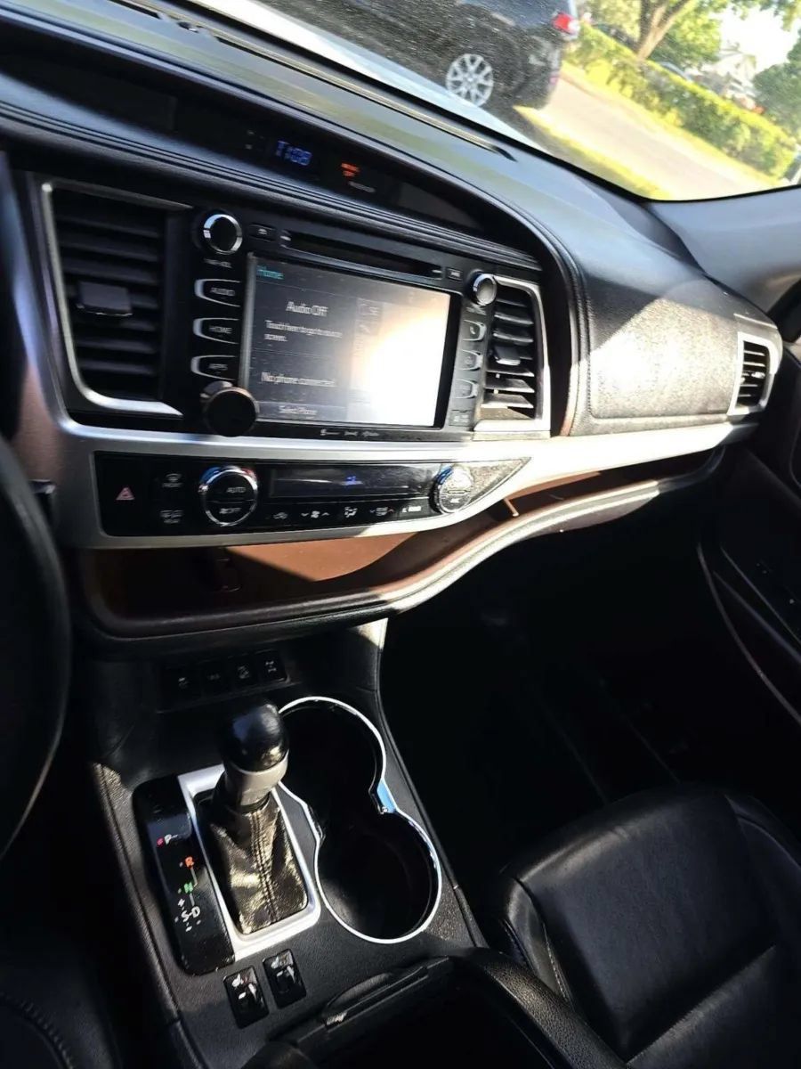 Used 2016 Toyota Highlander XLE AWD/4WD image 7
