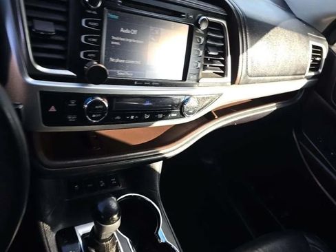 Used 2016 Toyota Highlander XLE AWD/4WD image 7