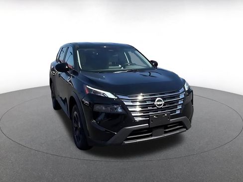 Used 2025 Nissan Rogue SV FWD image 3