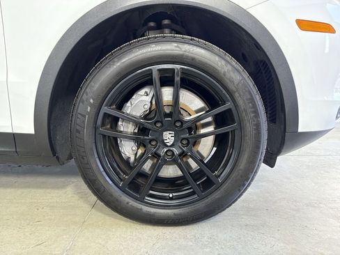 Certified 2023 Porsche Cayenne AWD/4WD image 15