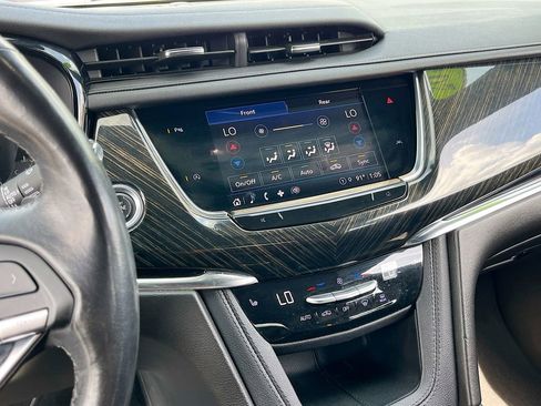 Used 2022 Cadillac XT6 Premium Luxury image 13