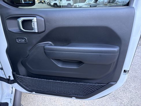 Used 2022 Jeep Gladiator Sport image 16