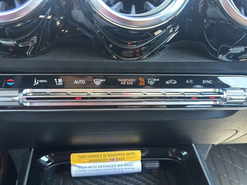 Certified 2026 Mercedes-Benz GLB 250 4MATIC image 17