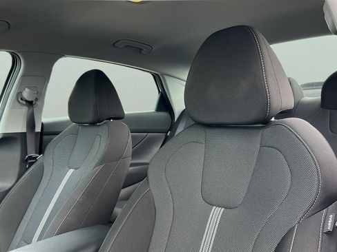 Certified 2025 Hyundai Elantra SE image 13