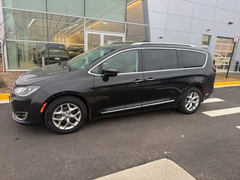 Used 2019 Chrysler Pacifica Touring-L Plus w/ Tire & Wheel Group image 2