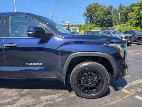 Used 2023 Toyota Tundra Limited w/ TRD Off-Road Package AWD/4WD image 10