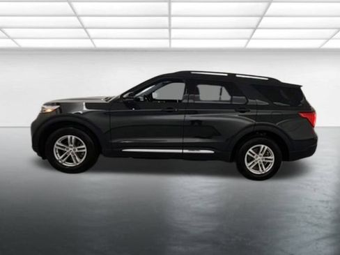 Used 2023 Ford Explorer XLT w/ Equipment Group 202A image 5