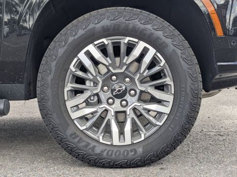 Certified 2025 Chevrolet Suburban Z71 AWD/4WD image 12