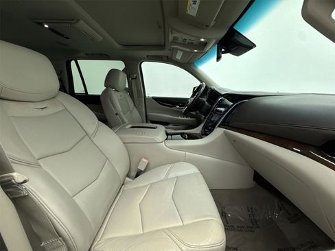 Used 2015 Cadillac Escalade Premium image 15