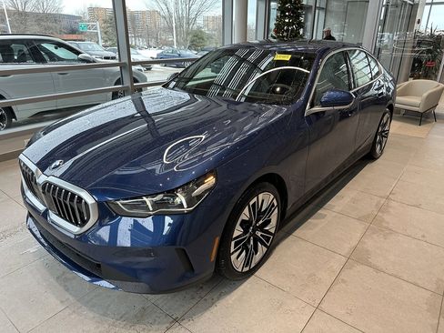 New 2026 BMW 530i xDrive w/ Premium Package image 3