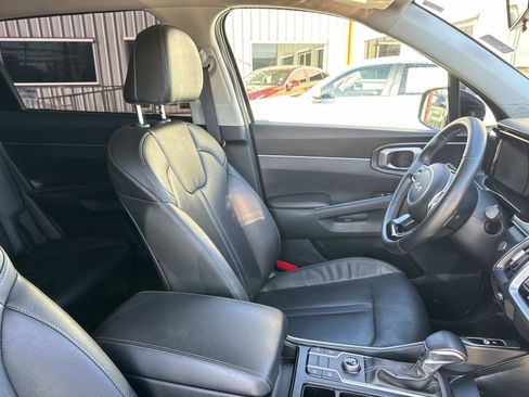 Used 2023 Kia Sorento S image 10