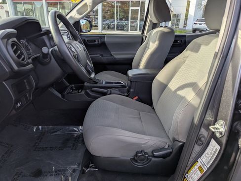 Used 2017 Toyota Tacoma SR image 13