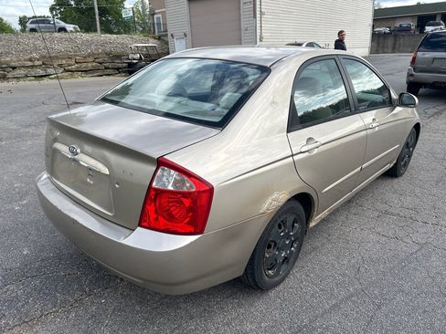 Used 2005 Kia Spectra LX FWD image 6