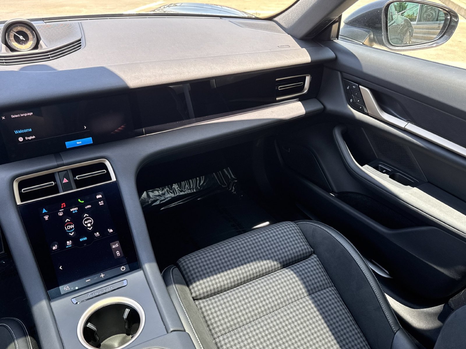 New 2025 Porsche Taycan 4S AWD/4WD image 18