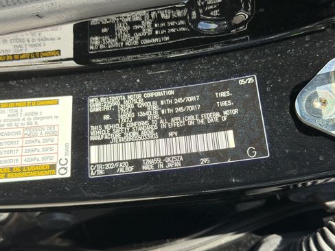 Certified 2025 Toyota 4Runner SR5 AWD/4WD image 33