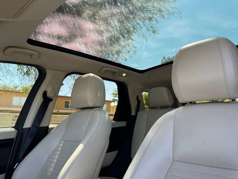 Used 2018 Land Rover Discovery Sport HSE Luxury image 16