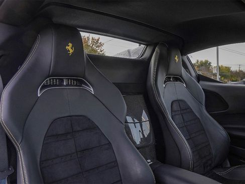 Used 2023 Ferrari SF90 Spider image 43