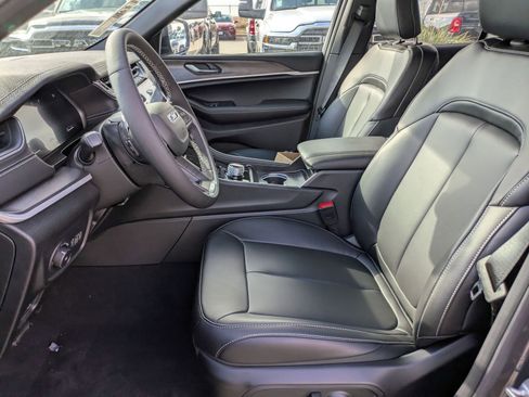 New 2025 Jeep Grand Cherokee Limited image 10