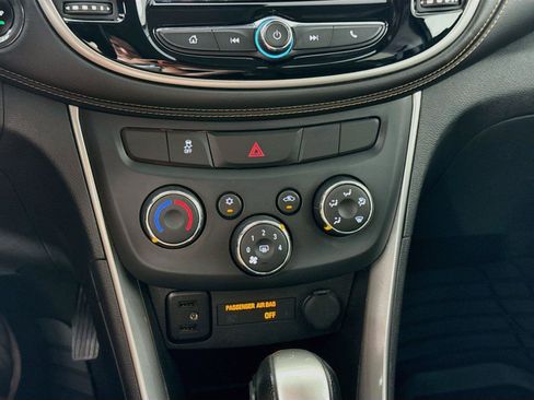 Used 2018 Chevrolet Trax LT w/ LT Convenience Package AWD/4WD image 9