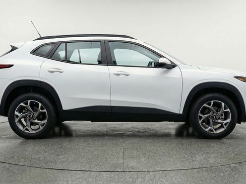 Used 2025 Chevrolet Trax LT FWD image 11