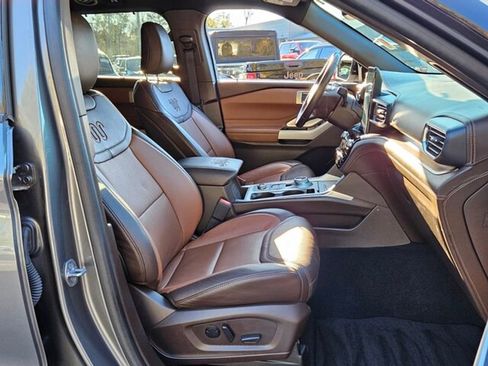 Used 2024 Ford Explorer King Ranch w/ Technology Package image 16