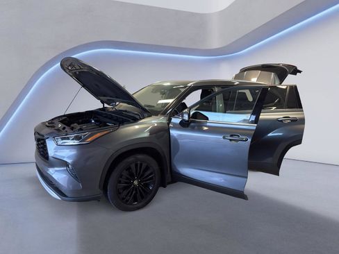 Used 2020 Toyota Highlander Platinum image 9