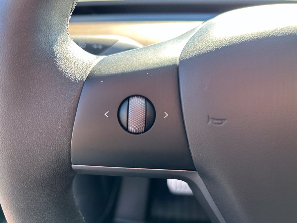 Used 2025 Tesla Model Y Performance AWD/4WD image 21