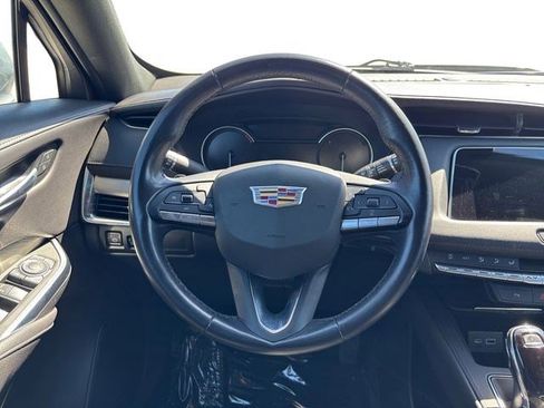 Used 2023 Cadillac XT4 Premium Luxury image 15