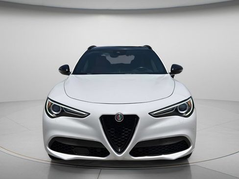 Used 2022 Alfa Romeo Stelvio Veloce AWD/4WD image 4