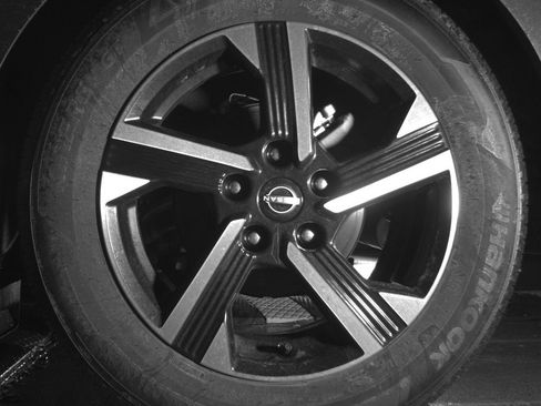 Used 2025 Nissan Sentra SV FWD image 14