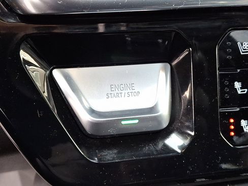 Used 2024 GMC Sierra 3500 Denali w/ Denali Reserve Package image 25