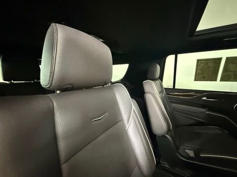 Used 2023 Cadillac Escalade ESV Premium Luxury image 28