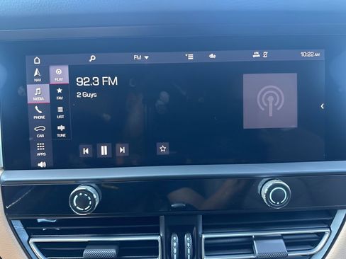 Used 2023 Porsche Macan Turbo image 20