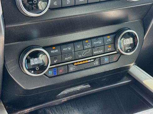Used 2019 Ford Expedition Platinum AWD/4WD image 18