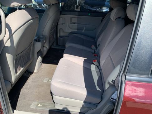 Used 2016 Kia Sedona LX w/ LX Convenience Package FWD image 11