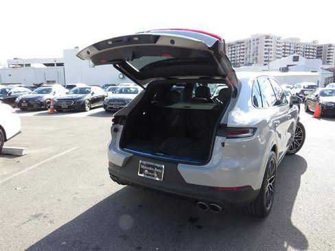 Used 2024 Porsche Cayenne S image 32