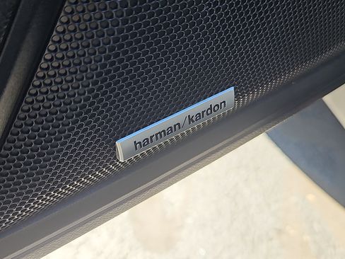 Certified 2025 Subaru Outback Limited AWD/4WD image 12