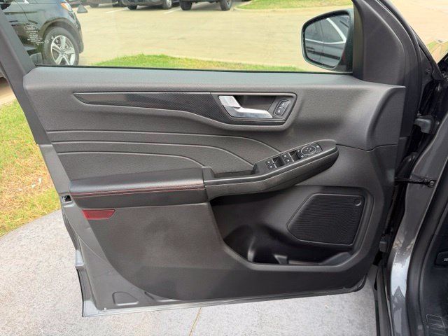 Certified 2025 Ford Escape ST-Line AWD/4WD image 9