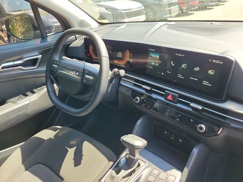 New 2026 Kia Sportage LX FWD image 8